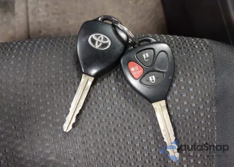 2010 Toyota Matrix z USA, uszkodzony, nr VIN 2T1KU4EEXAC274581